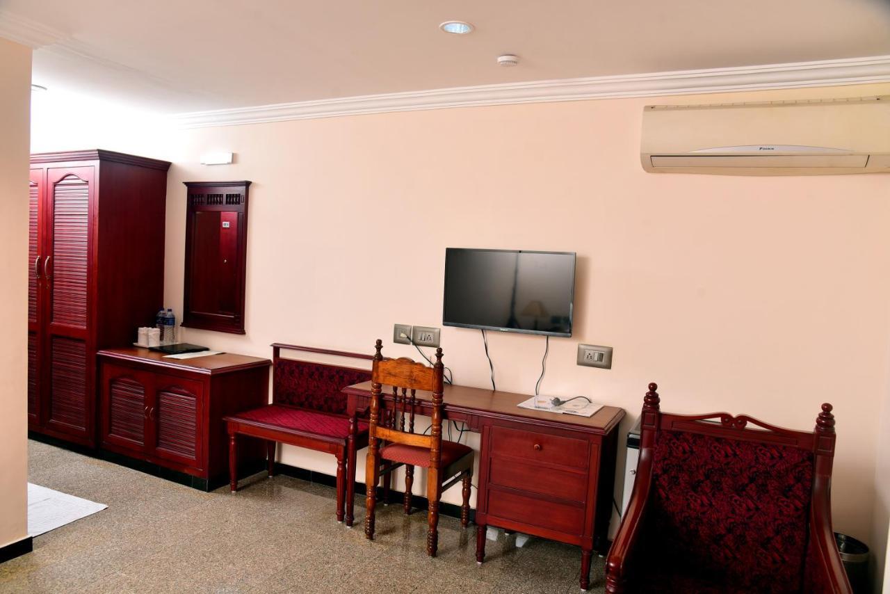 Hotel Kairali Towers Palakkad Exterior photo